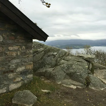Log With Turf Roof Near Dom wakacyjny *